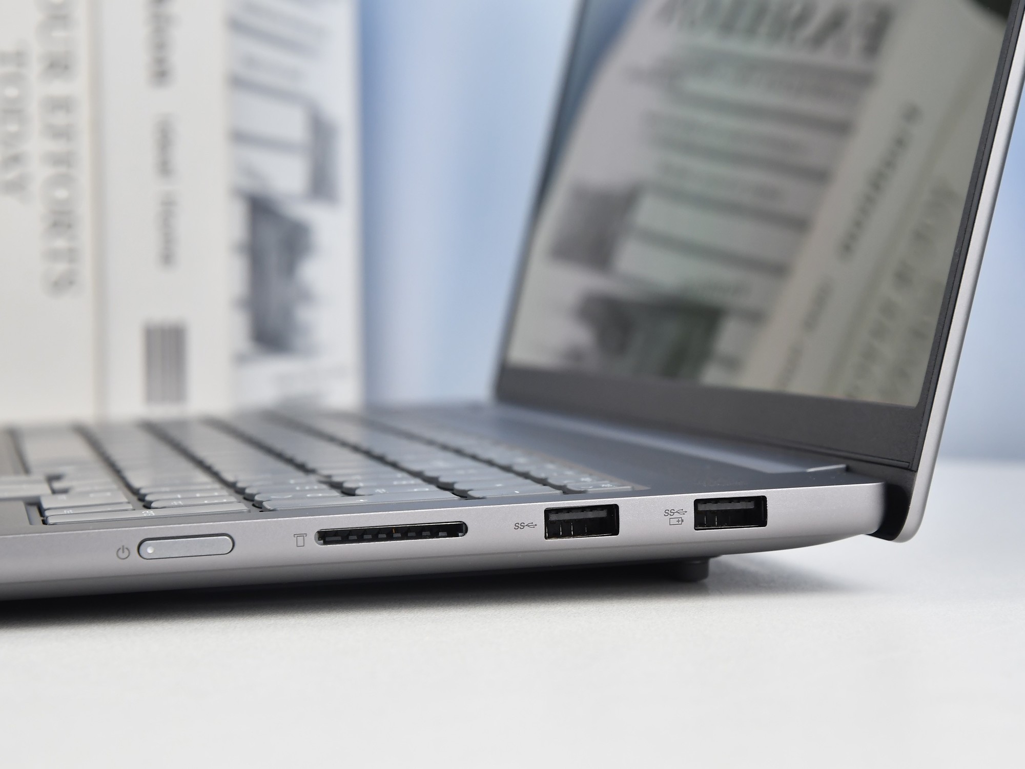 �൱��������һ���ƶ�����������Ӣ�ض����Ultra X9 388H�ײ�