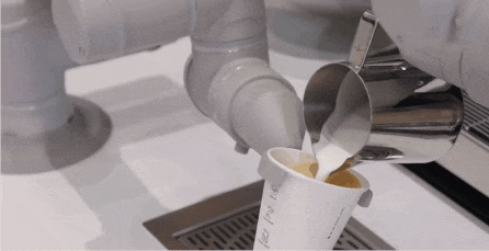 不做人形、不跳舞:他家的具身智能凭什么在100+城市卖出400万杯咖啡?