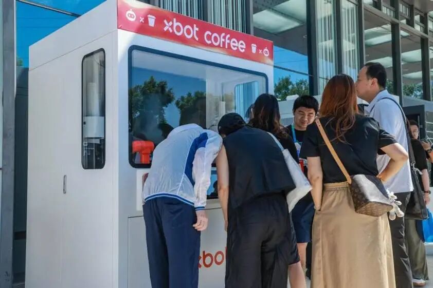 不做人形、不跳舞:他家的具身智能凭什么在100+城市卖出400万杯咖啡?