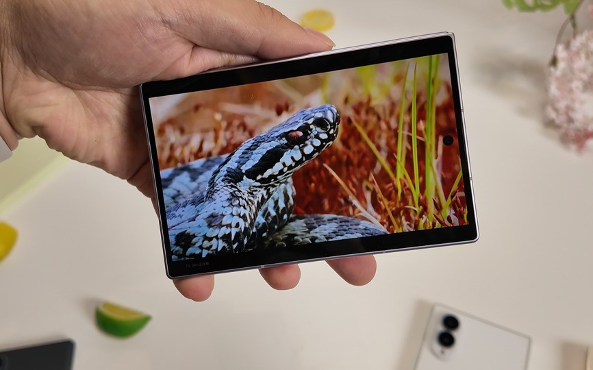 三星Galaxy Z Fold8深度体验:六年首次换形态,Fold的新折法