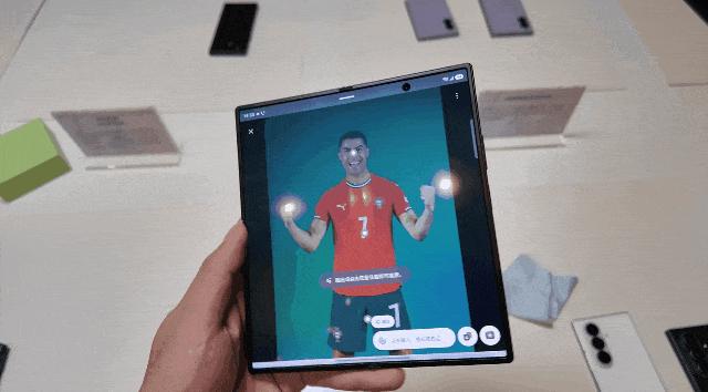 三星首款阔折叠来了 三星Galaxy Z Fold8系列上手体验