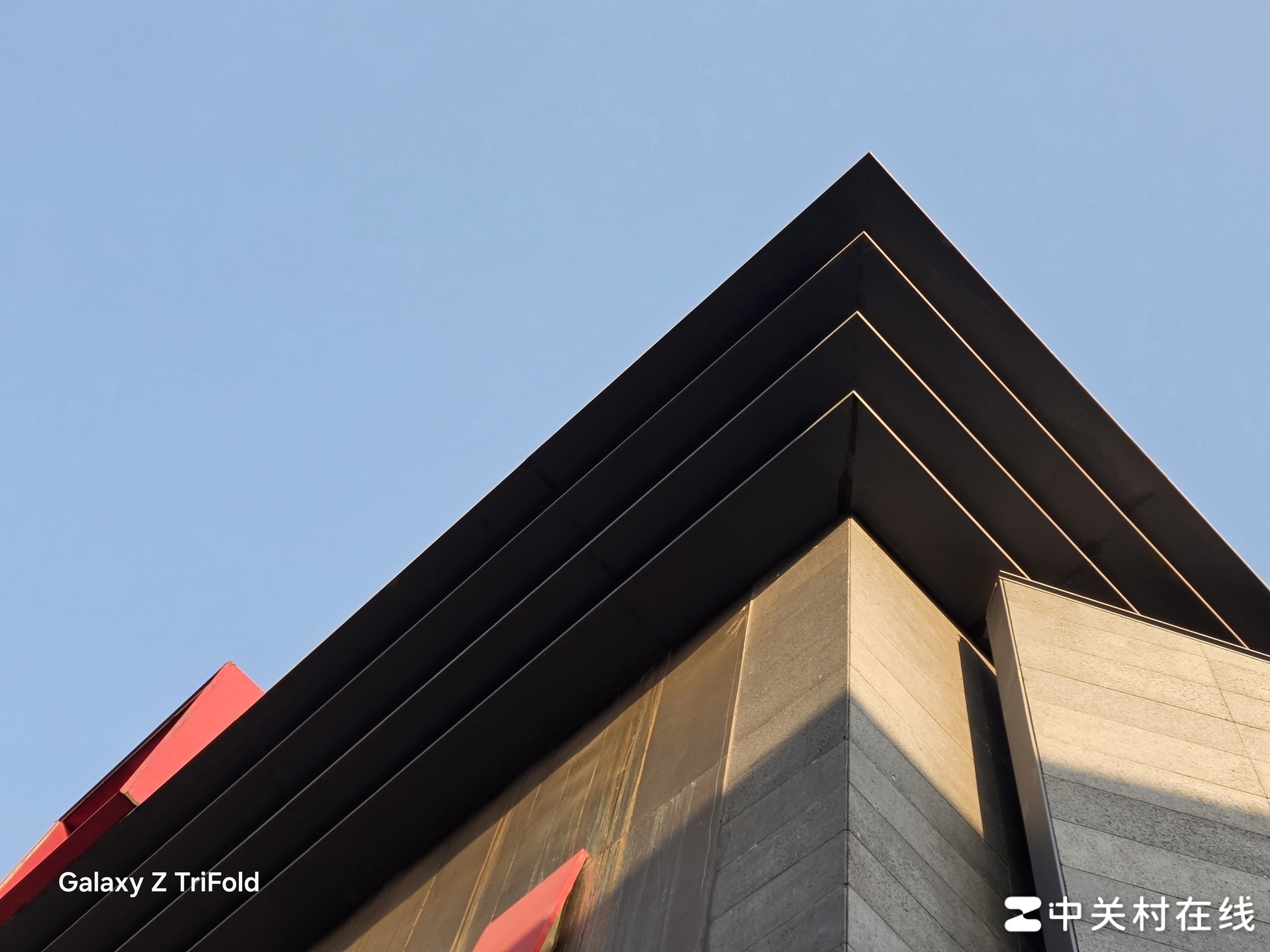 ���� Galaxy Z TriFold ���⣺���۵�����·�ߣ����������ٷ�Ծ