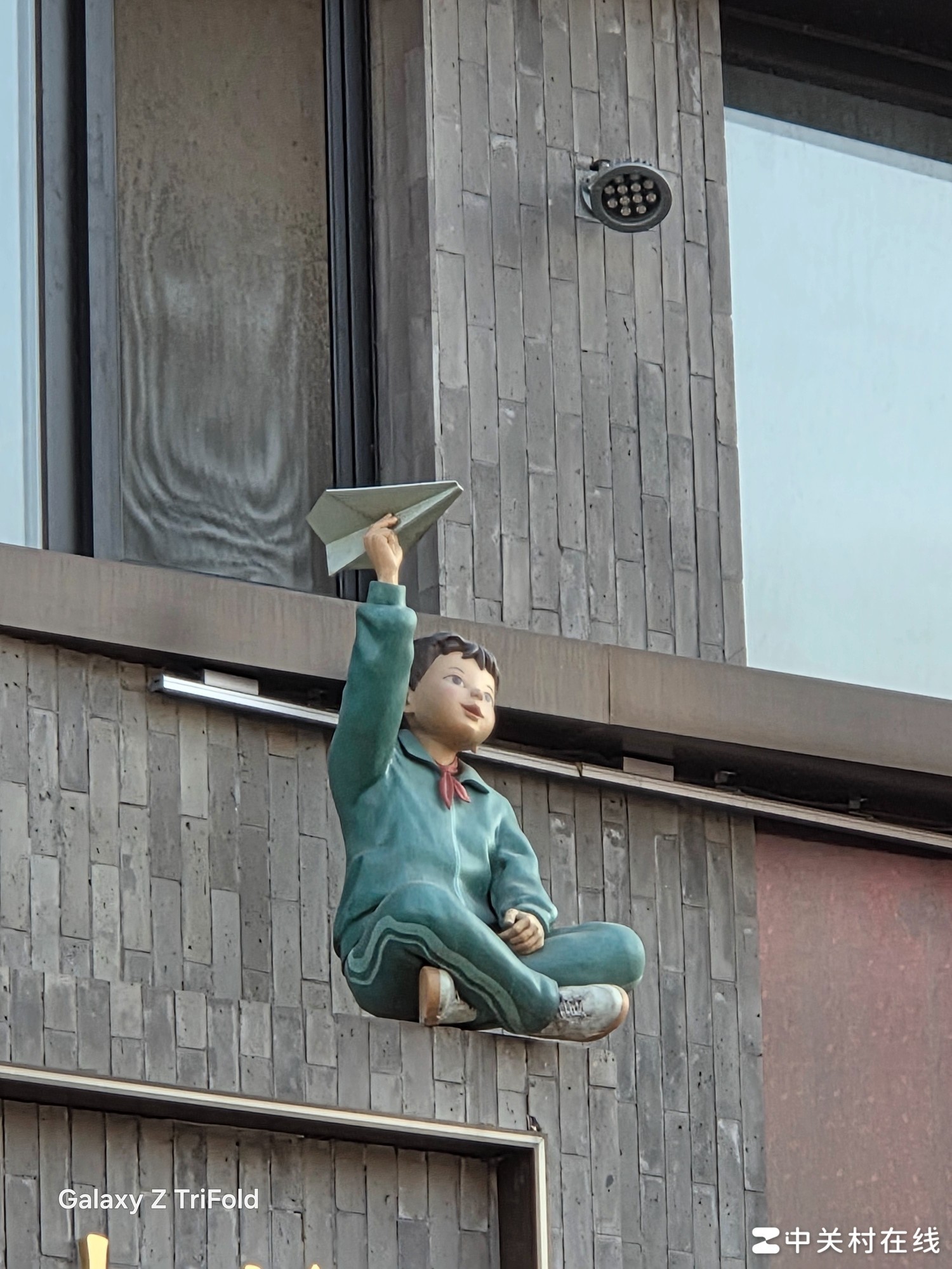 ���� Galaxy Z TriFold ���⣺���۵�����·�ߣ����������ٷ�Ծ
