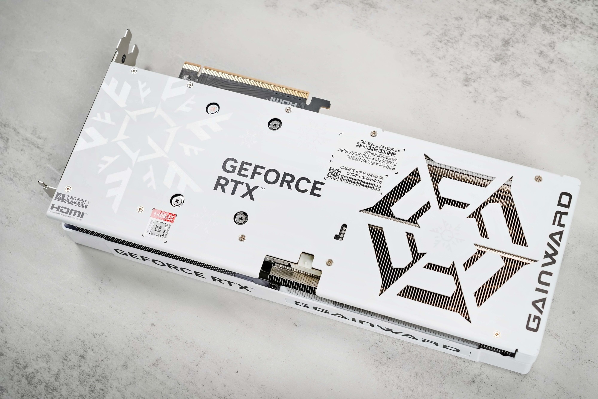 耕升GeForce RTX 5070 踏雪OC显卡评测:纯白美学与新一代DLSS的结合