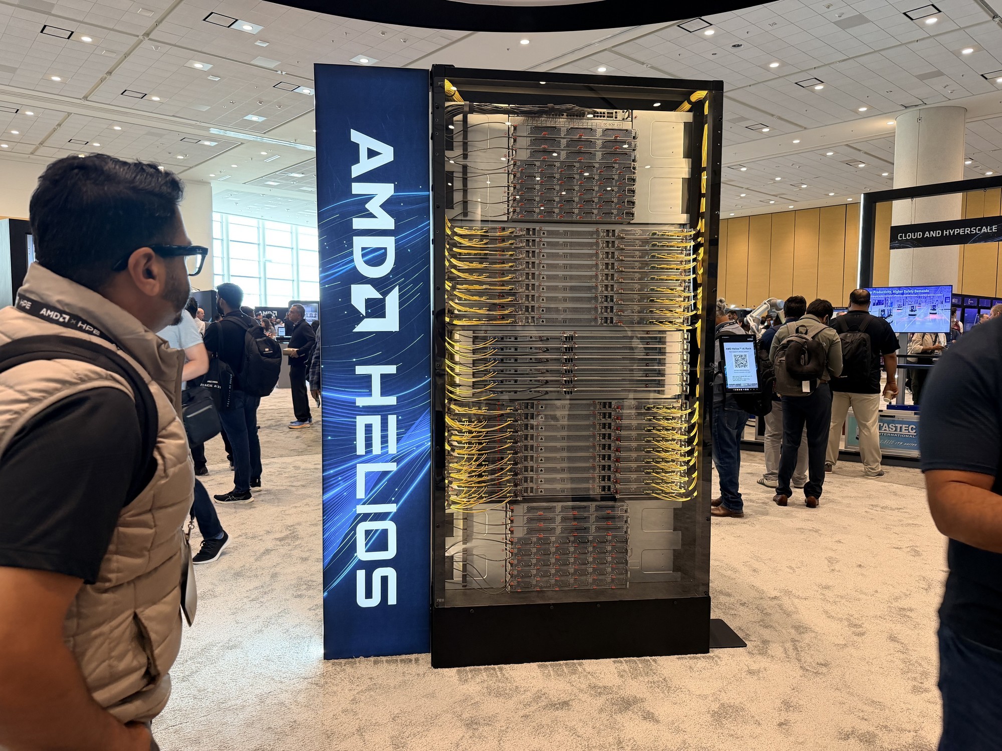 256核512线程CPU、2nm制程GPU、机器人开发平台齐亮相！AMD AI新品解析