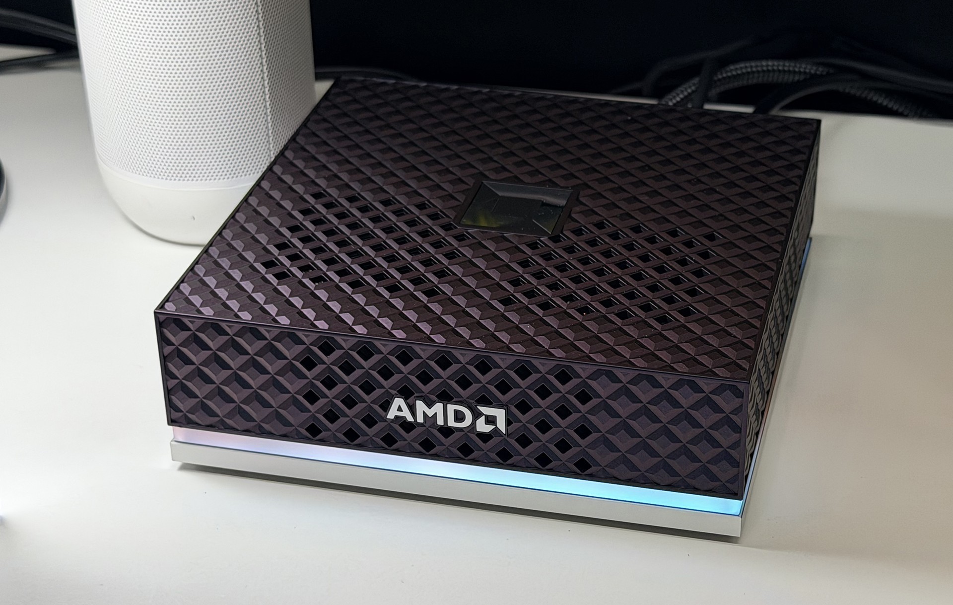 256核512线程CPU、2nm制程GPU、机器人开发平台齐亮相！AMD AI新品解析