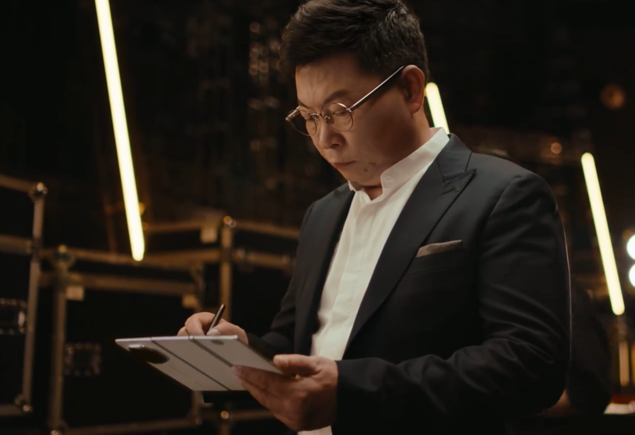 手写笔、大屏交互与AI全面进化,华为Mate XTs 非凡大师由有面到全面