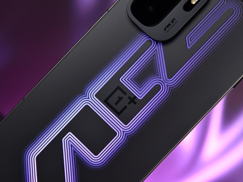 一加 Ace 6 至尊版全面评测:送给FPS玩家的一份梦想礼物