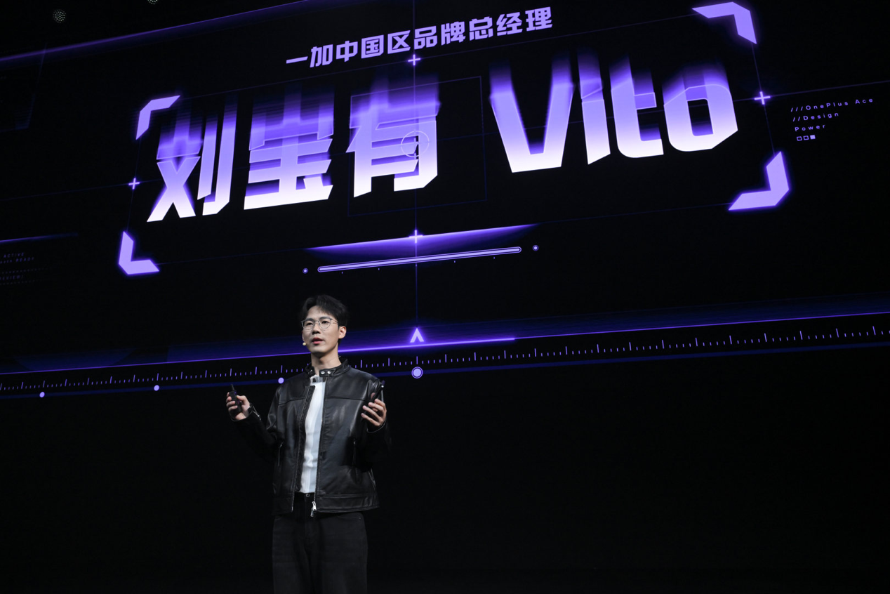 一加 Ace 6 至尊版正式发布:为射击游戏而生的双形态新装备