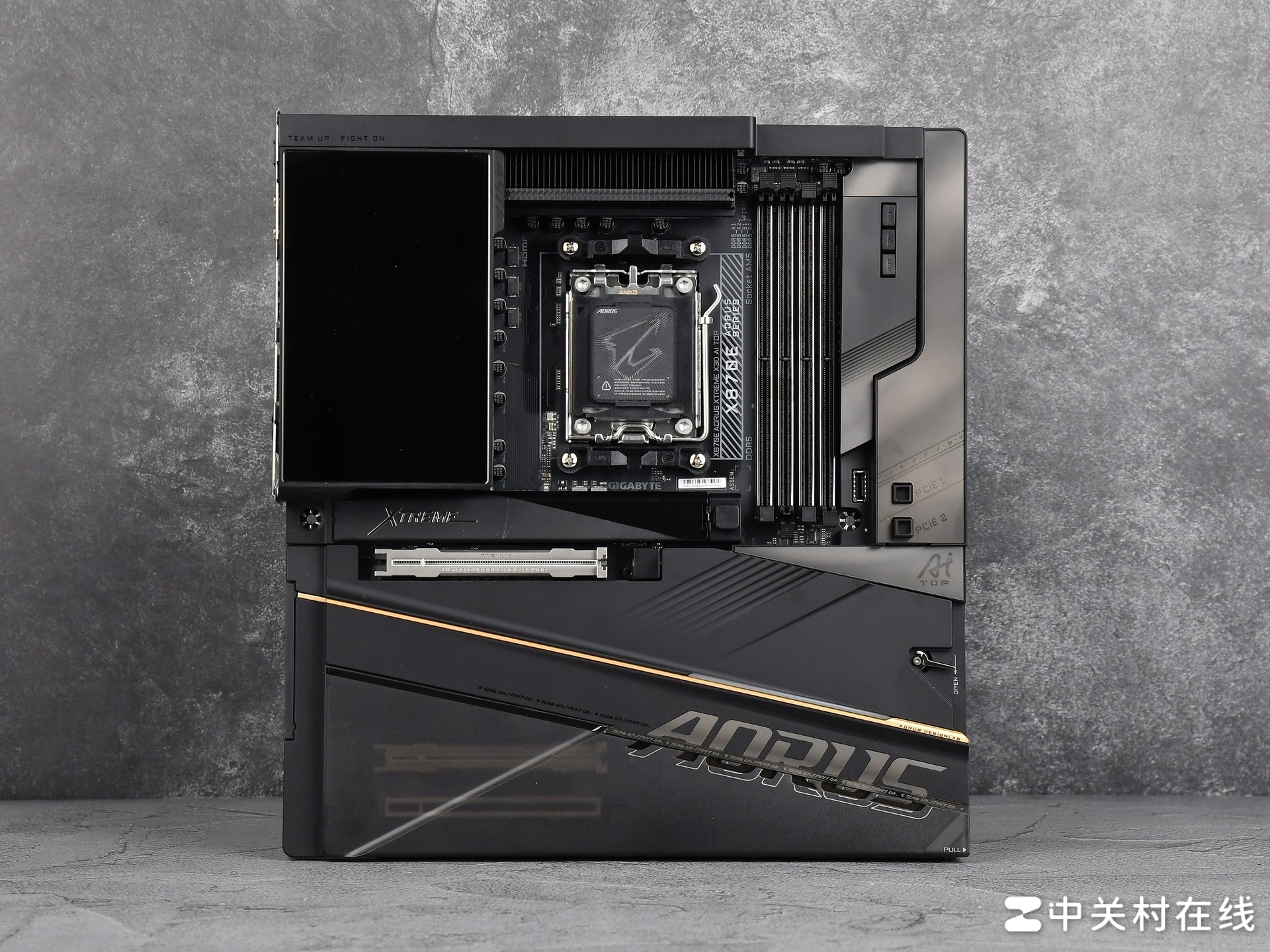 AMD 锐龙7 9850X3D首测 起飞!搭配技嘉主板蓝宝石A卡3A平台实现千帧