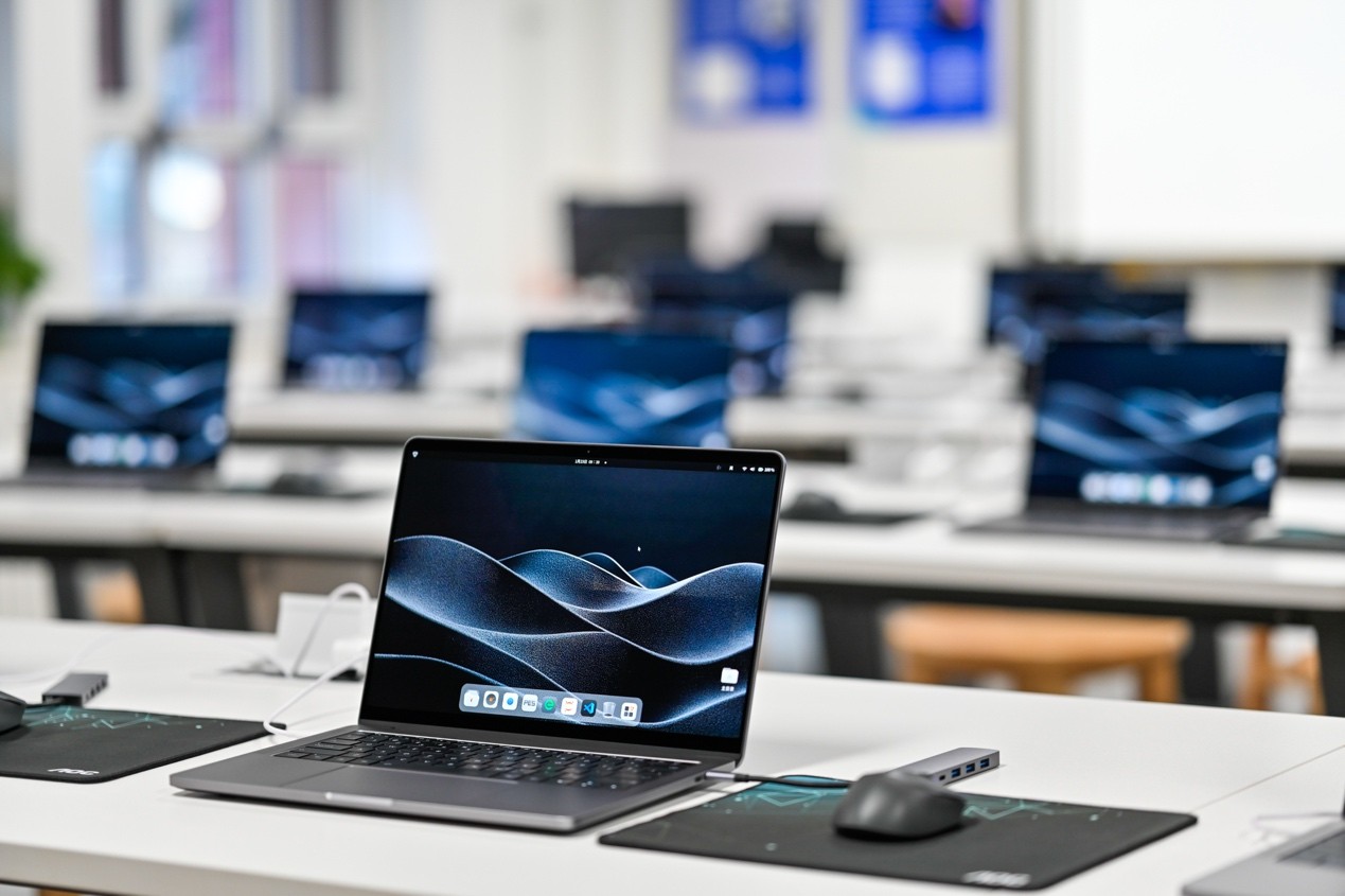 国产算力赋能创新人才培养!摩尔线程与北京市十一学校共建AI教育实训基地