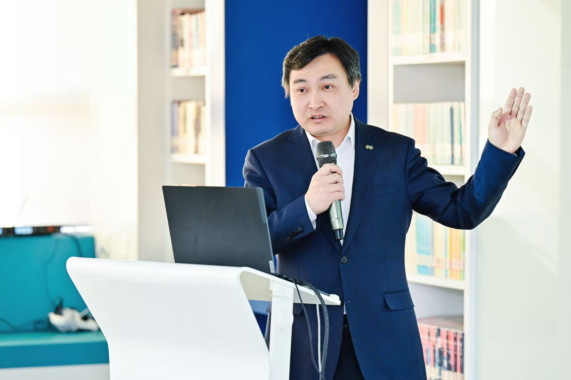 国产算力赋能创新人才培养!摩尔线程与北京市十一学校共建AI教育实训基地