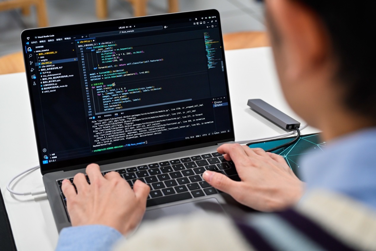 国产算力赋能创新人才培养!摩尔线程与北京市十一学校共建AI教育实训基地