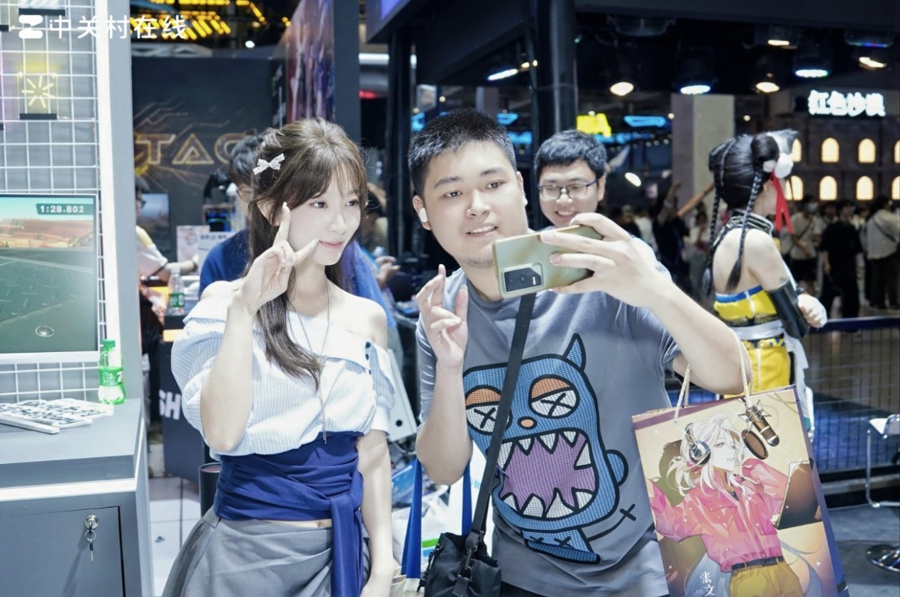 EVNIAҫBilibili World 2025Ӿʢȼ