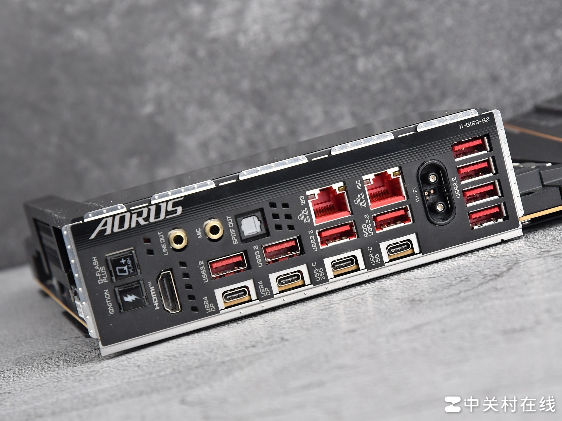 AMD 锐龙7 9850X3D首测 起飞!搭配技嘉主板蓝宝石A卡3A平台实现千帧