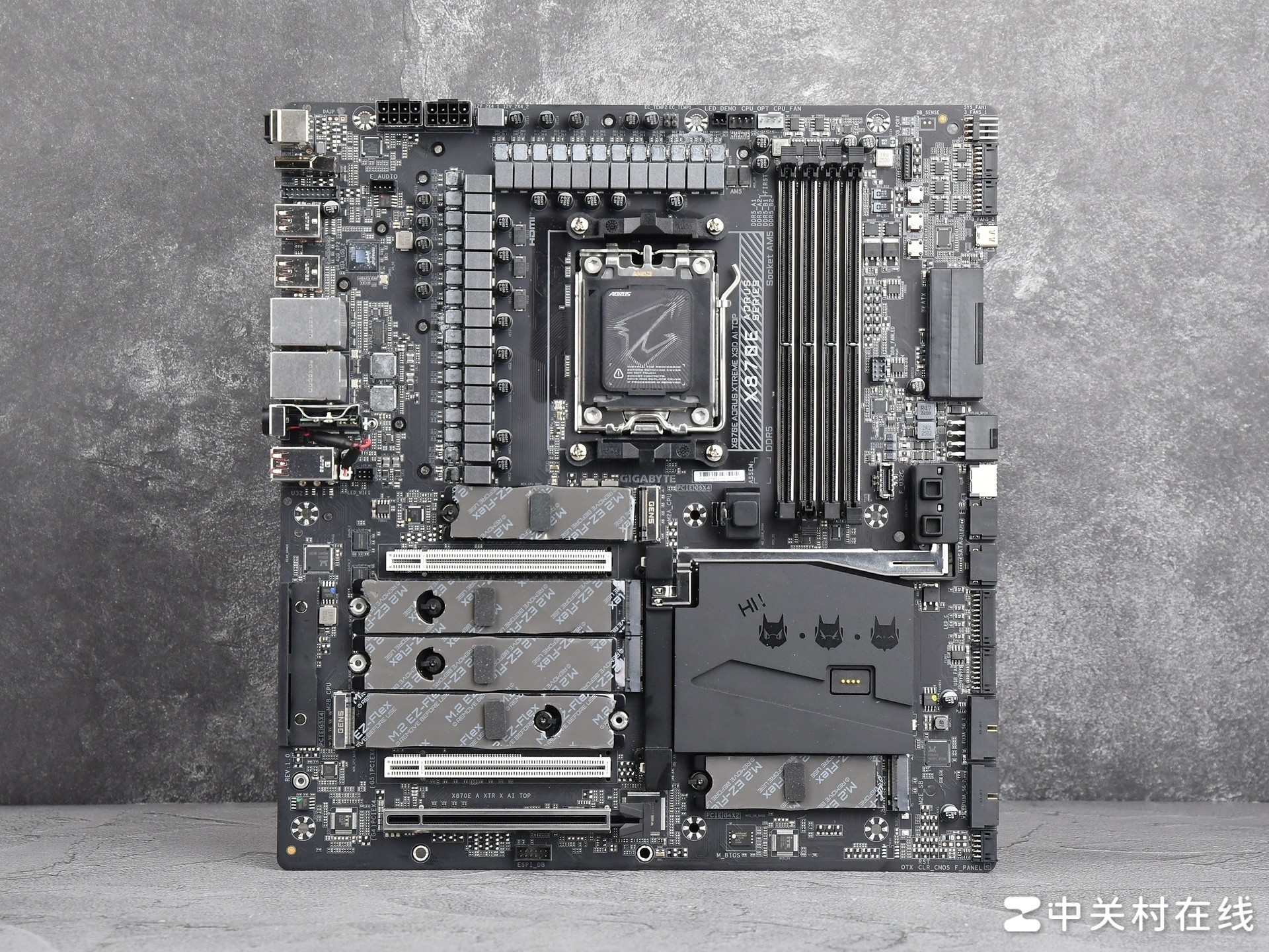 AMD 锐龙7 9850X3D首测 起飞!搭配技嘉主板蓝宝石A卡3A平台实现千帧