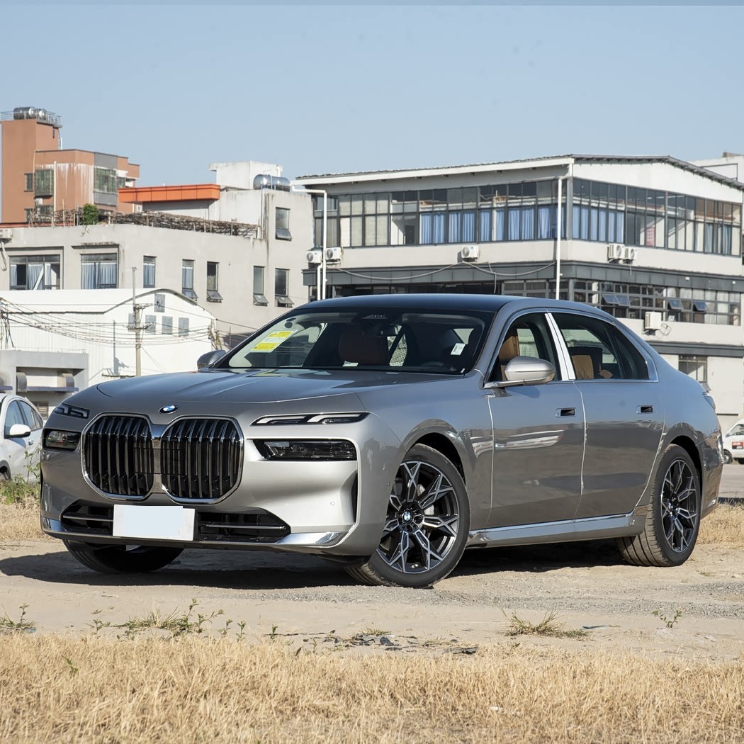 百万级豪华旗舰对决:三款5座三厢轿车如何定义顶级出行