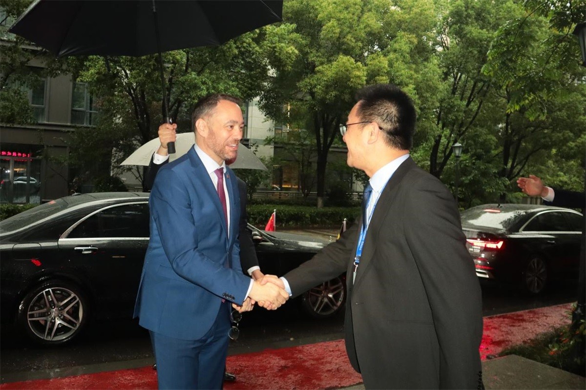 中比建交55周年：比利时副首相参访云深处科技，共启具身智能合作新篇