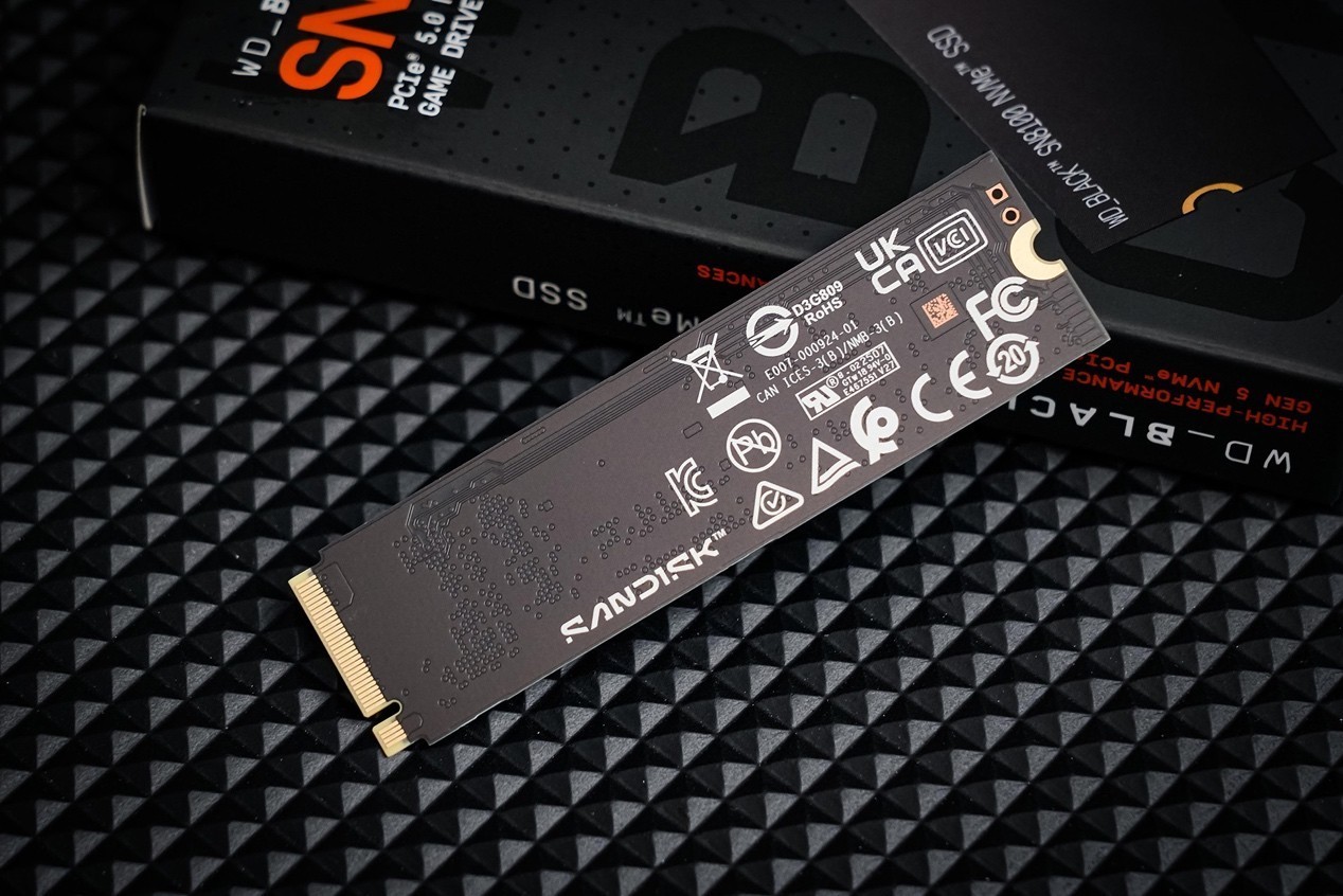 闪迪 WD_BLACK™ SN8100 NVMe™ SSD荣获2025年第十届ChinaJoy黑金奖
