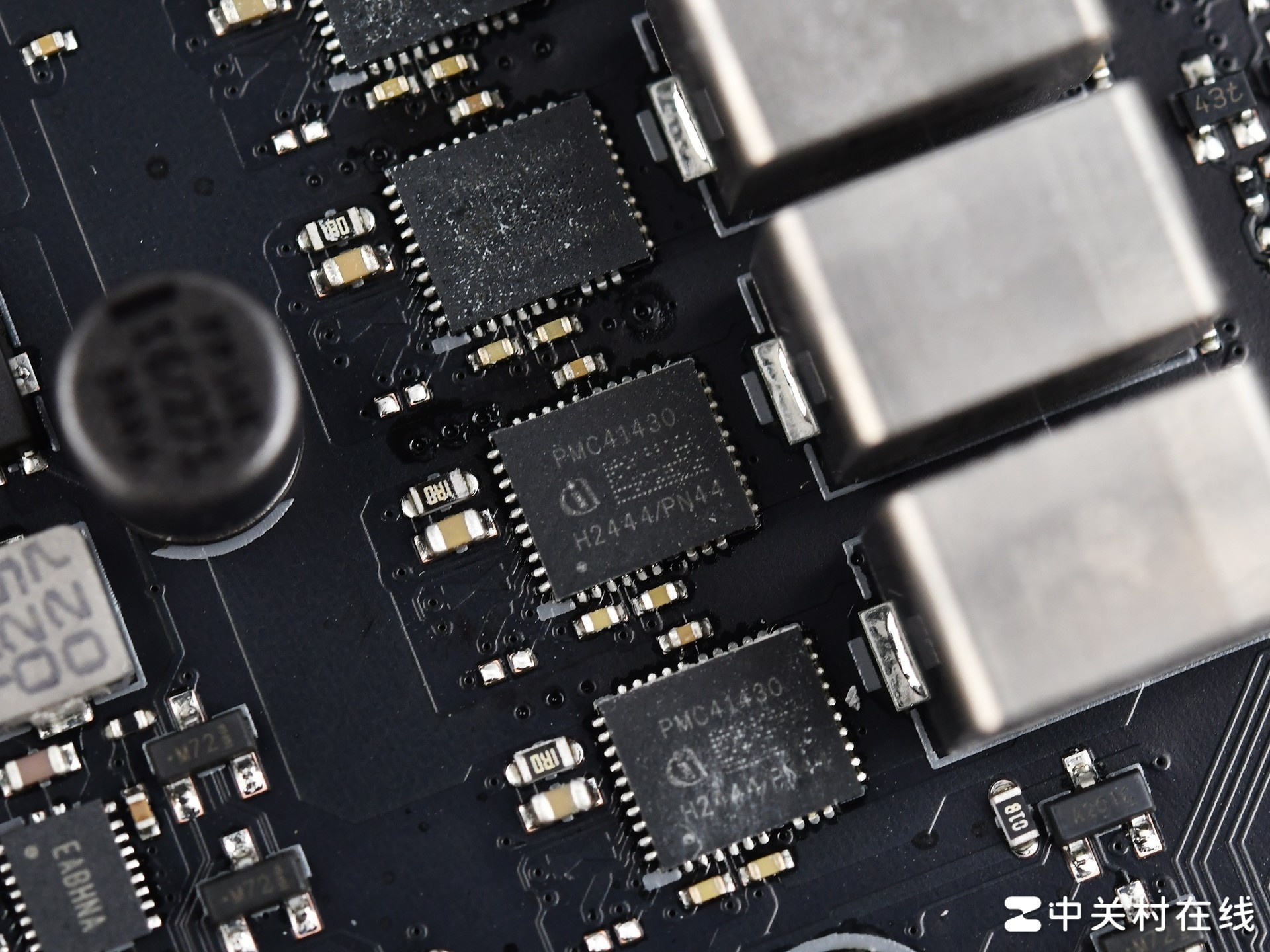 AMD ����7 9850X3D�ײ� �˶ROG X870E DARK HERO����֡�����