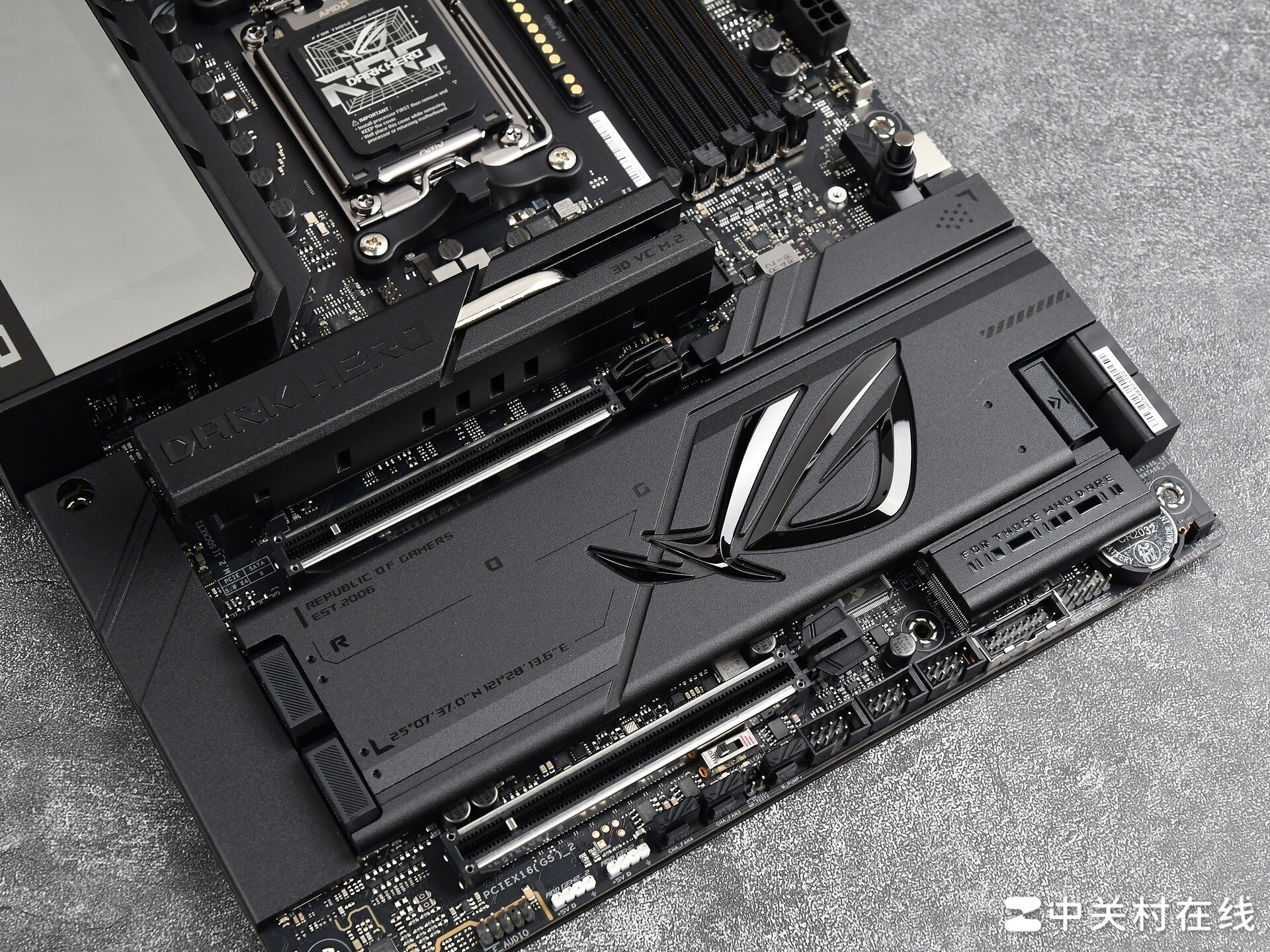 AMD ����7 9850X3D�ײ� �˶ROG X870E DARK HERO����֡�����