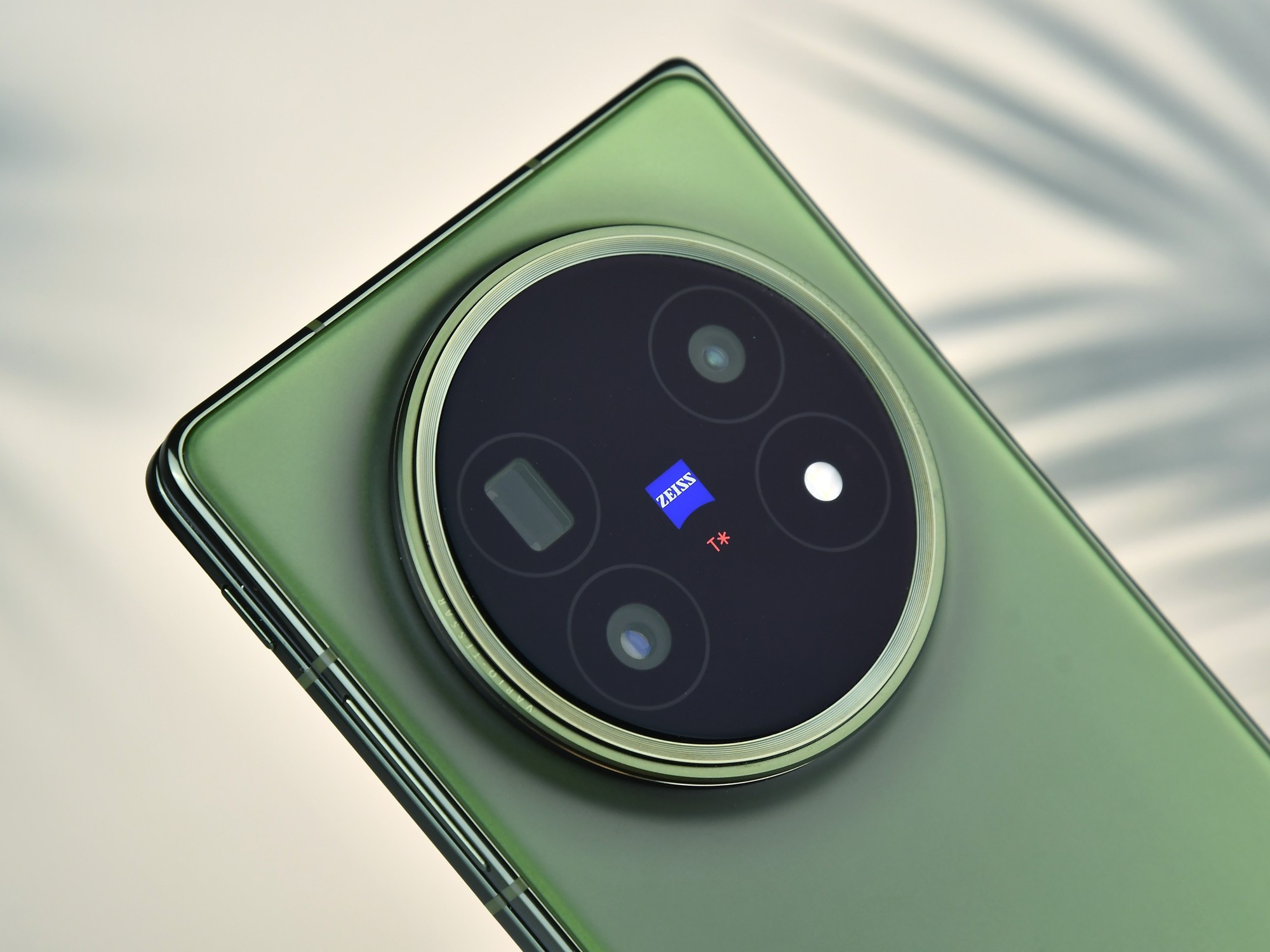 苹果双机用户黄金搭子，vivo 折叠屏凭什么？
