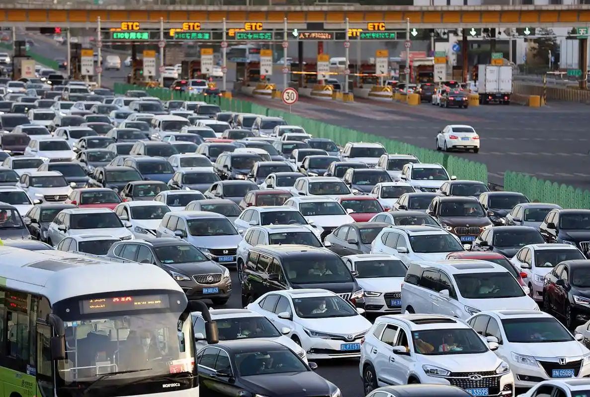 宁慢勿快 夜跑高速风险高 过年回家用车小窍门