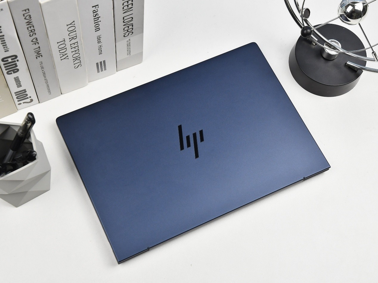 �ƶ��칫ʱ���ľ�Ӣ��AI PC������ EliteBook X G1i����