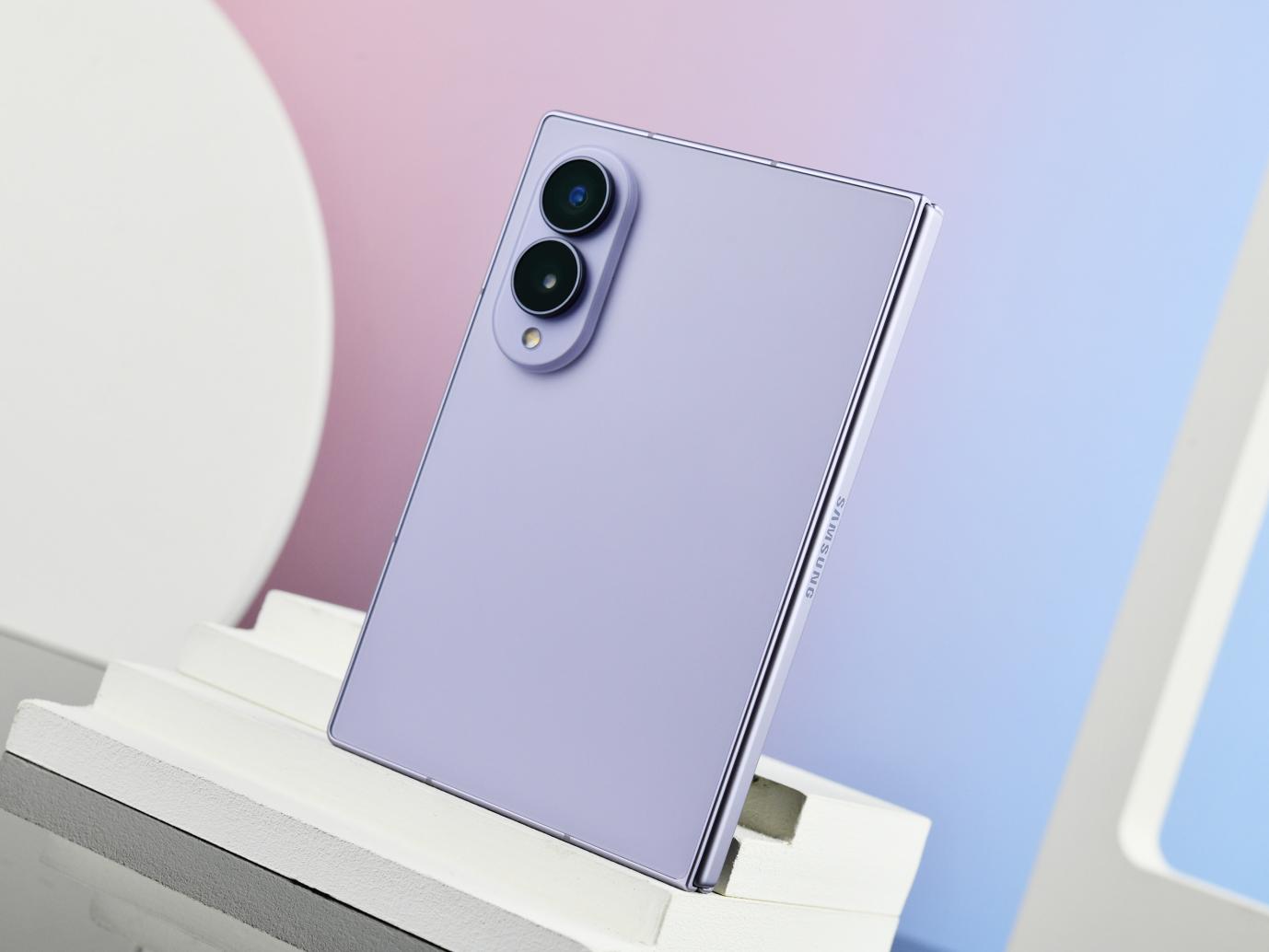 三星Galaxy Z Fold8深度体验:六年首次换形态,Fold的新折法