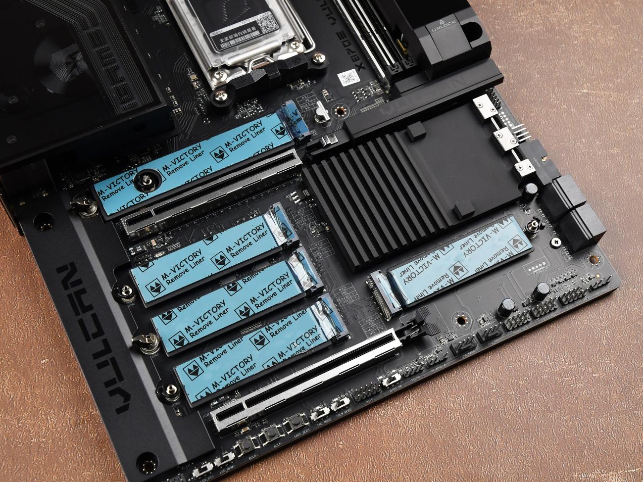 ������ð���9850X3D�ĸ߶�����iGame X870E VULCAN OC����