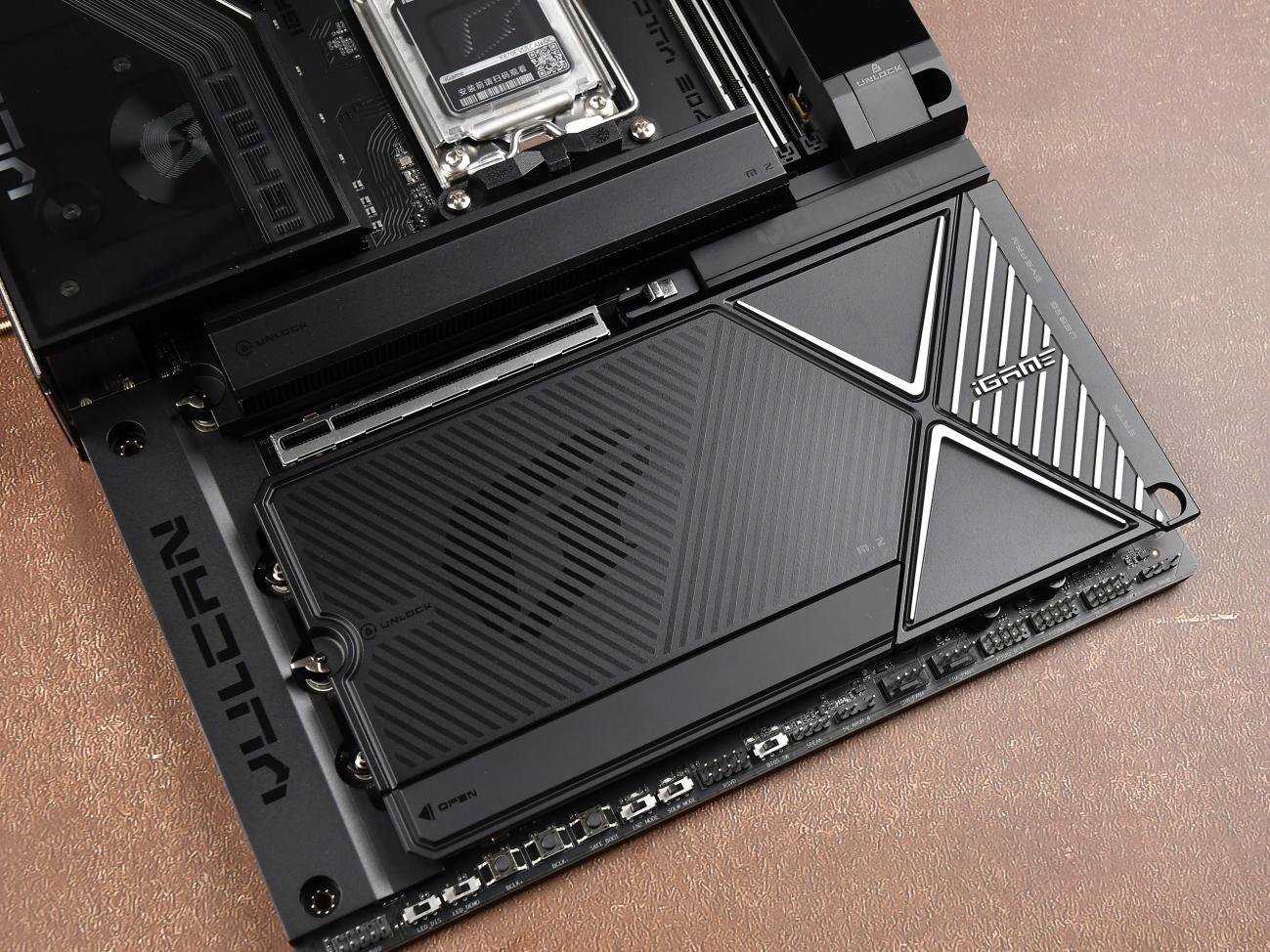 ������ð���9850X3D�ĸ߶�����iGame X870E VULCAN OC����