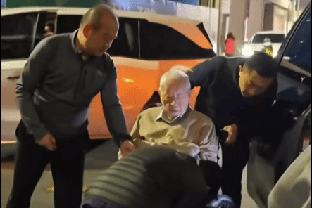 黄仁勋访台拜会94岁张忠谋,威士忌夜话彰显三十年半导体情谊