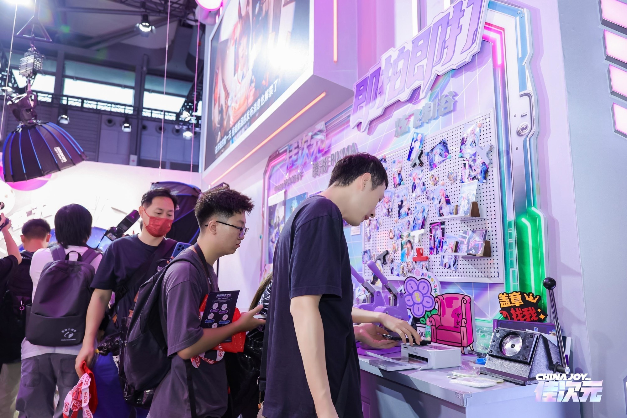 人潮涌动快门不停 ChinaJoy佳能展台盛况直击