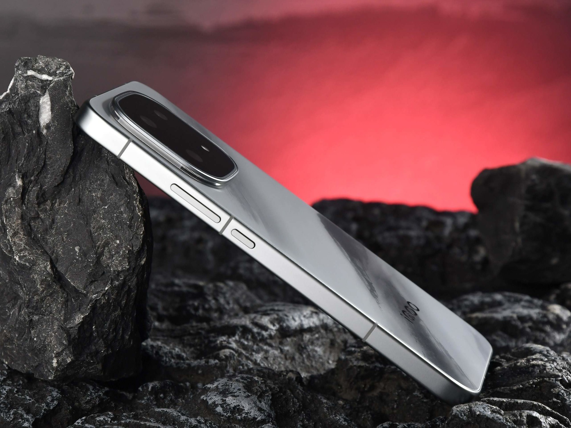 Ϊ�羺������ȫ��Ϊǿ iQOO 15ȫ������