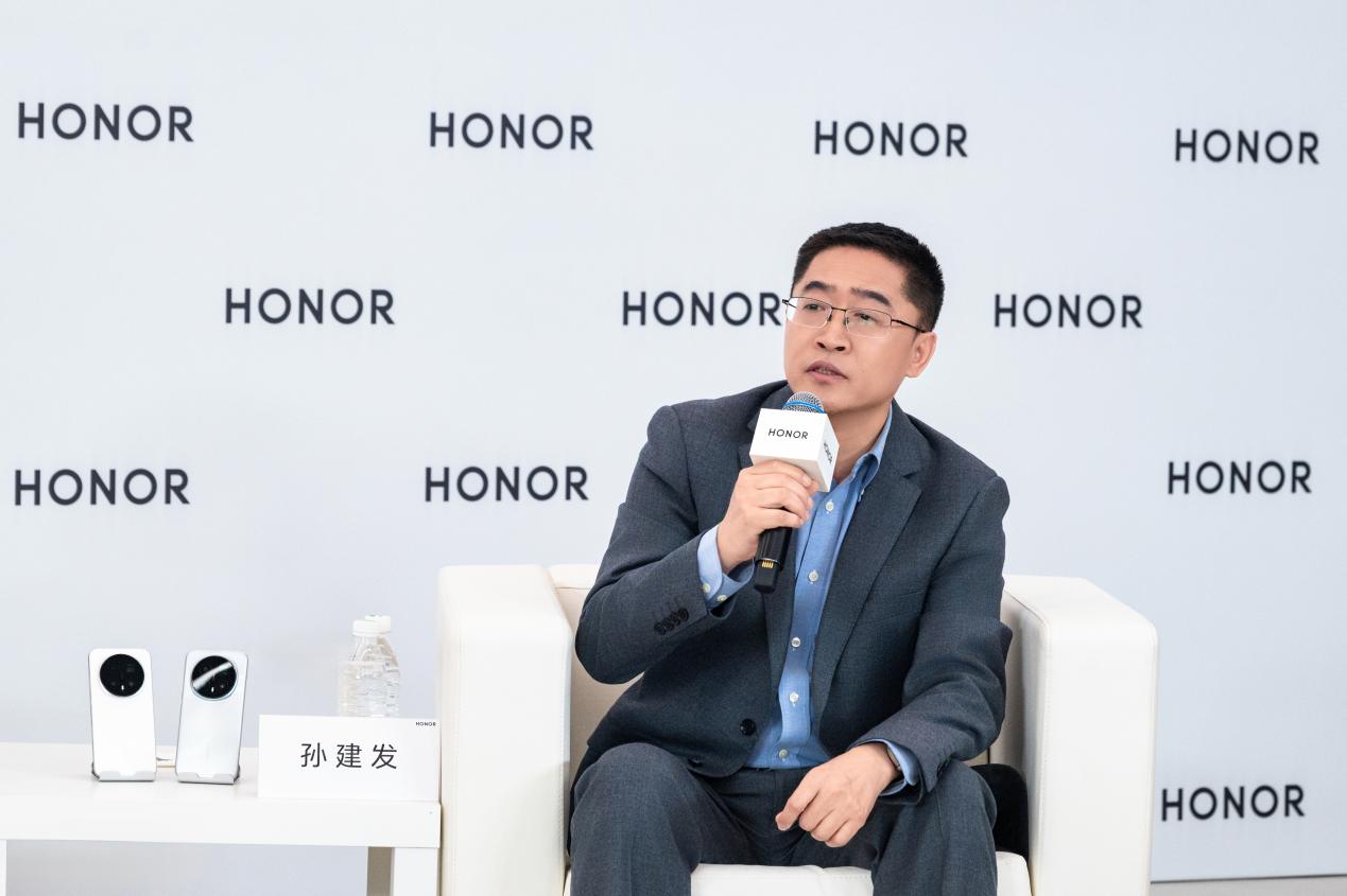 AIʱ������Ȱ������ҫ ��ʼ����ȫ��AI�ն���̬��