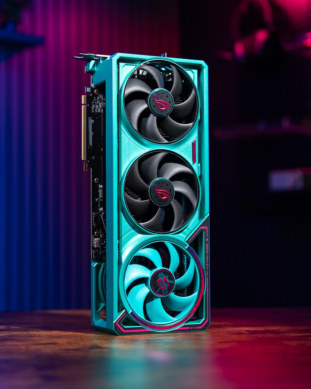 性能颜值两不误!ROG夜神RTX5080 RO姬x初音未来版显卡