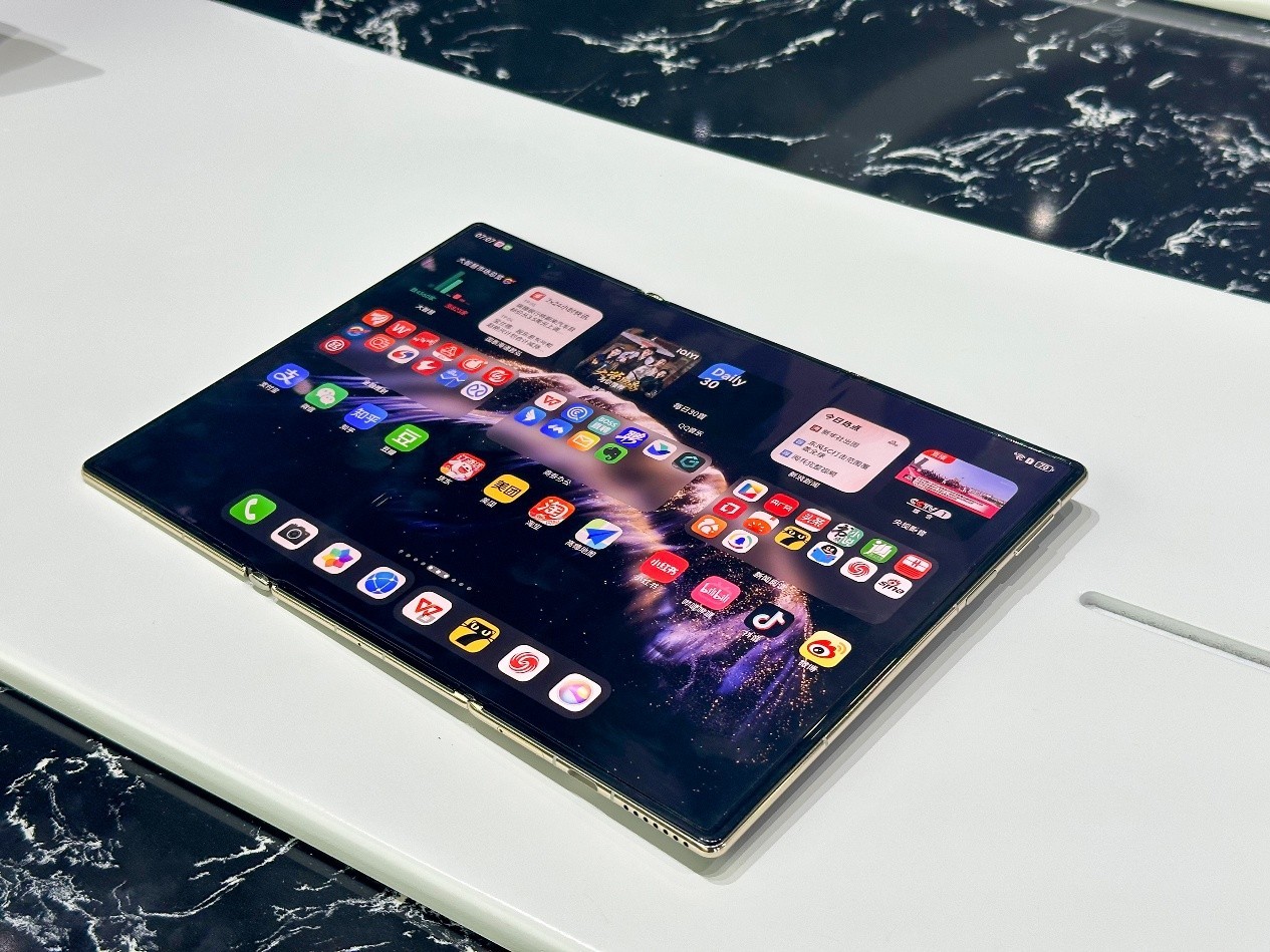 口袋中的“鸿蒙PC”来啦!华为新三折叠上手体验