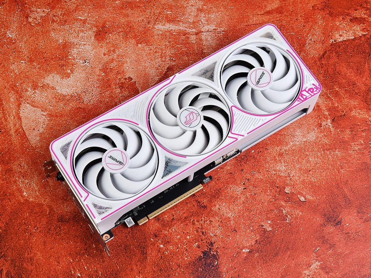 iGame RTX 5070���컷�����ԣ�·��׷��+DLSS 4.5����2K���»���