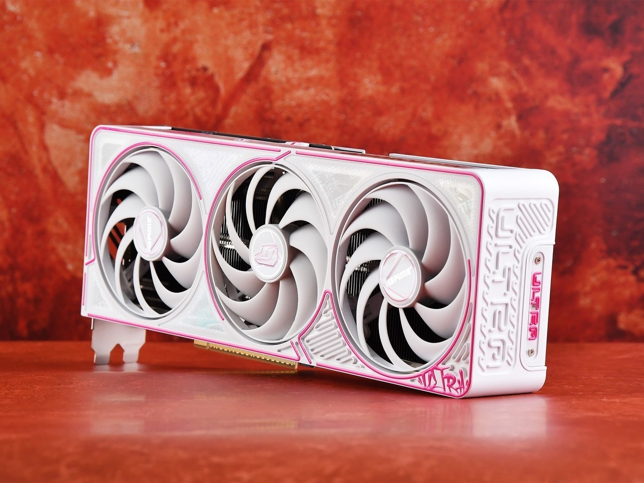 iGame RTX 5070���컷�����ԣ�·��׷��+DLSS 4.5����2K���»���