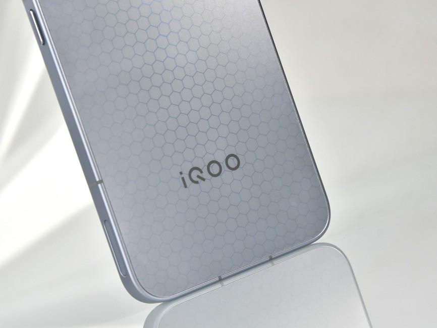 iQOO 15 Ultra全面评测 重新定义“性能Ultra”