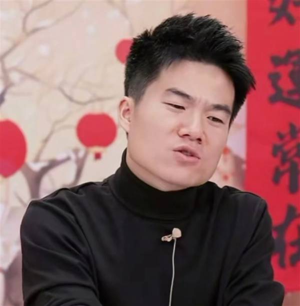 与辉同行售春联引争议:文化IP带货 vs 年俗民生与价值主张落差