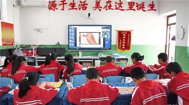 联储证券的公益深耕 | 在远方的课堂里，种下一颗种子