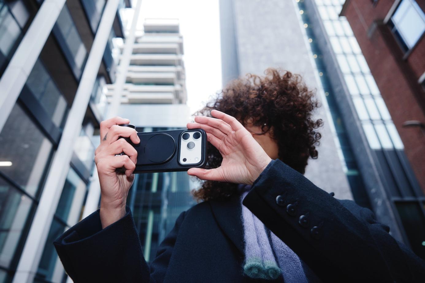 �⿨�����˾�Ƴ��⿨LUX iPhone 17 Pro/Pro Maxר���ֻ���