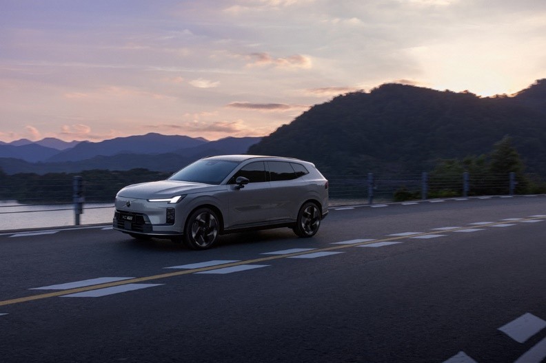 ��������Դ�����Ӿ磬�ֶ��� XC70 �ο� SUV �������а�