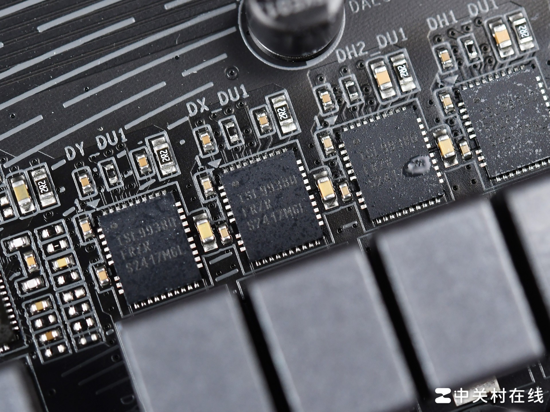 一键超频释放大脑 技嘉 Z890 AORUS ELITE WIFI7 小雕主板评测