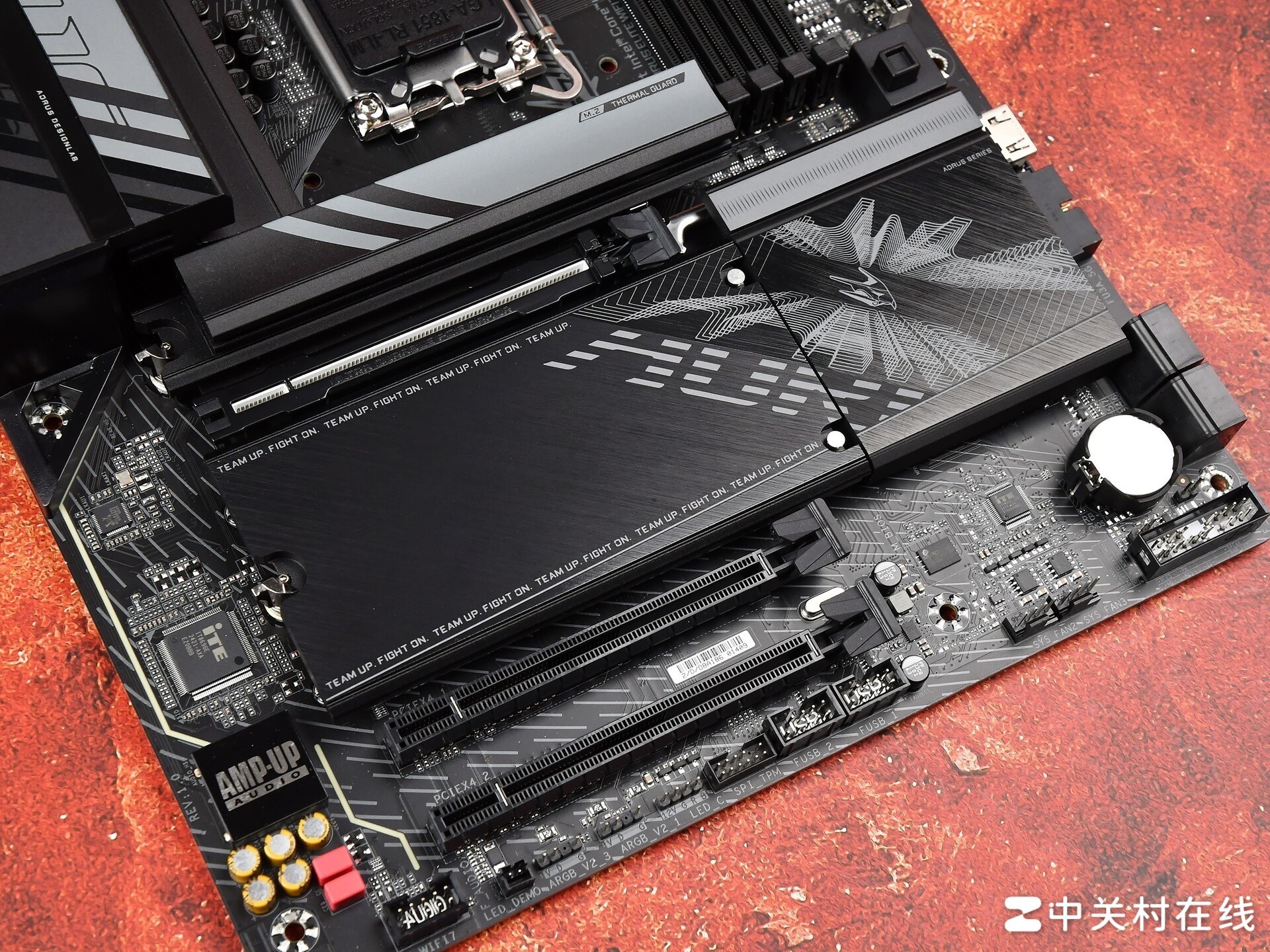 一键超频释放大脑 技嘉 Z890 AORUS ELITE WIFI7 小雕主板评测