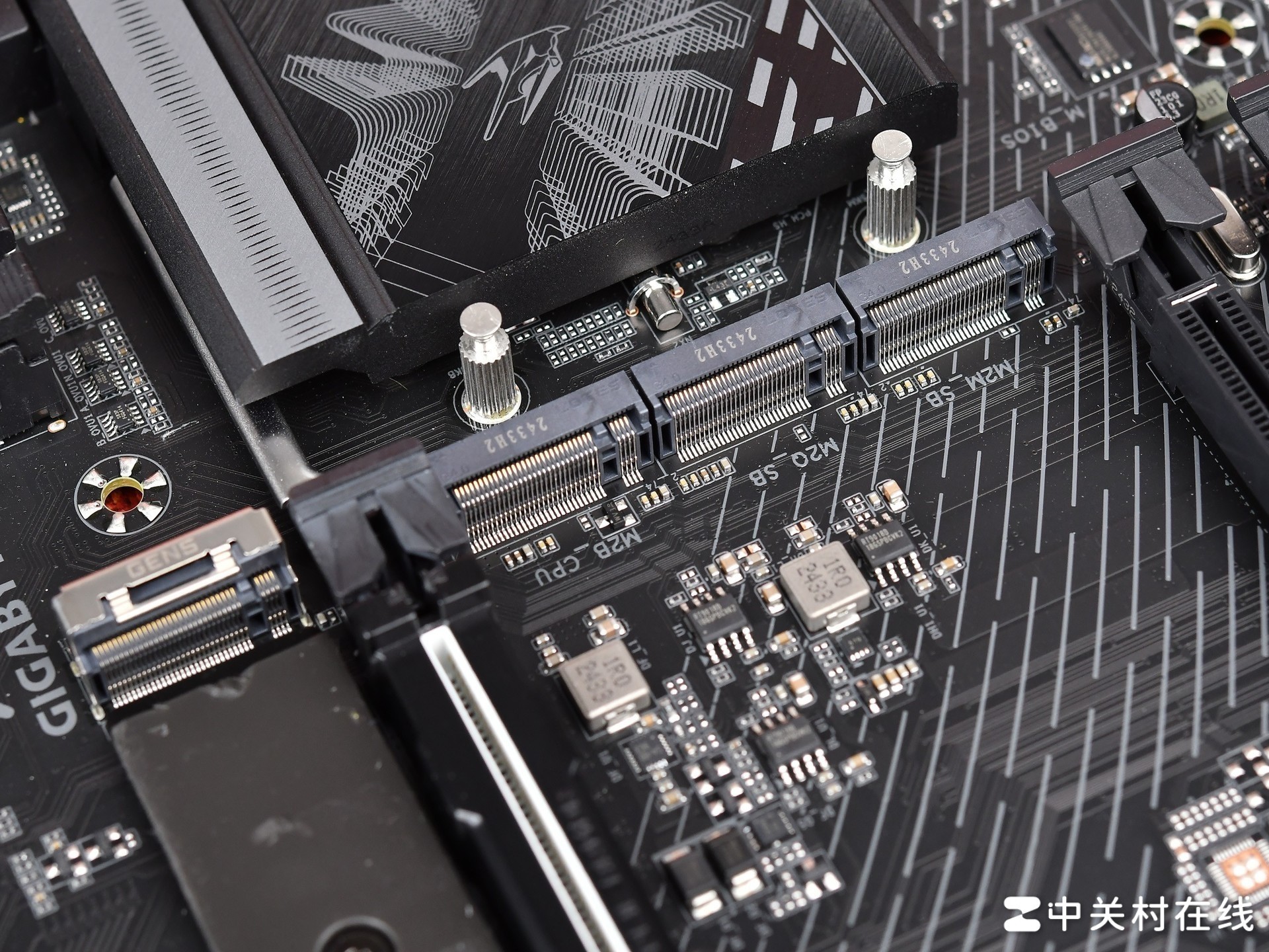 一键超频释放大脑 技嘉 Z890 AORUS ELITE WIFI7 小雕主板评测