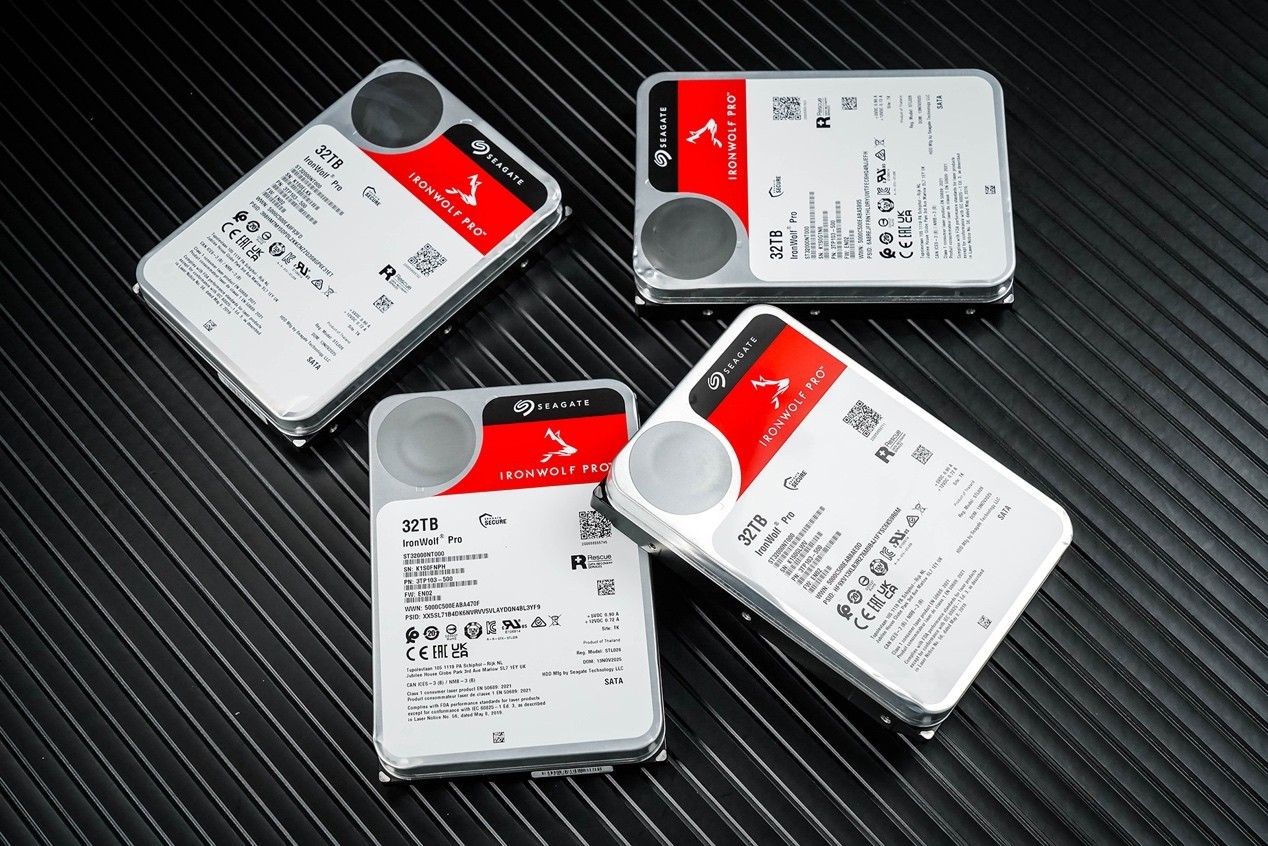 ϣ�ݿ���Pro�交Ӳ��32TB���� ����λNASȫ�̸���