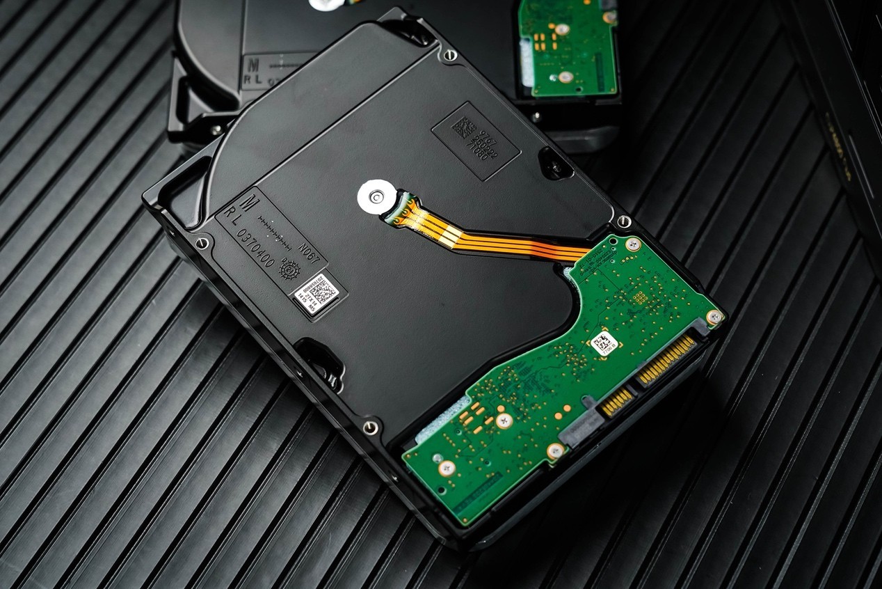 ϣ�ݿ���Pro�交Ӳ��32TB���� ����λNASȫ�̸���