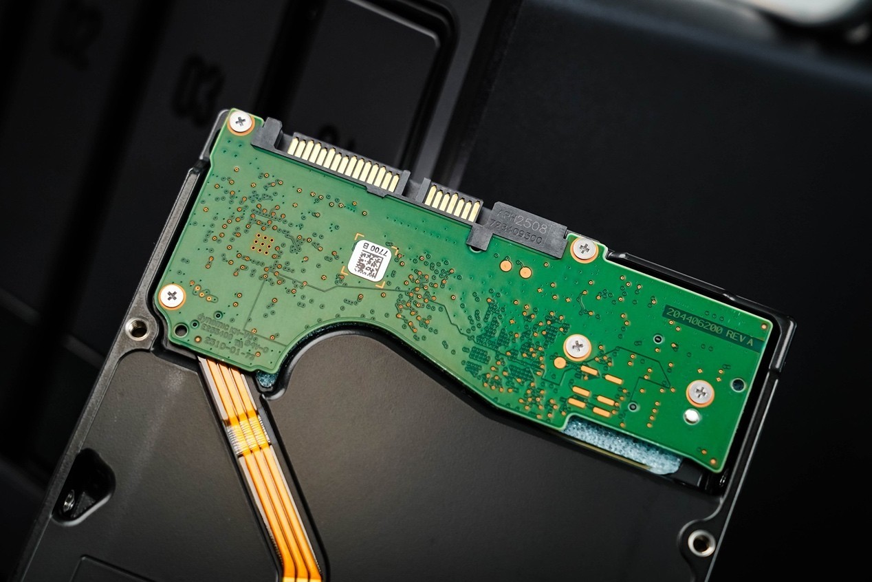 ϣ�ݿ���Pro�交Ӳ��32TB���� ����λNASȫ�̸���